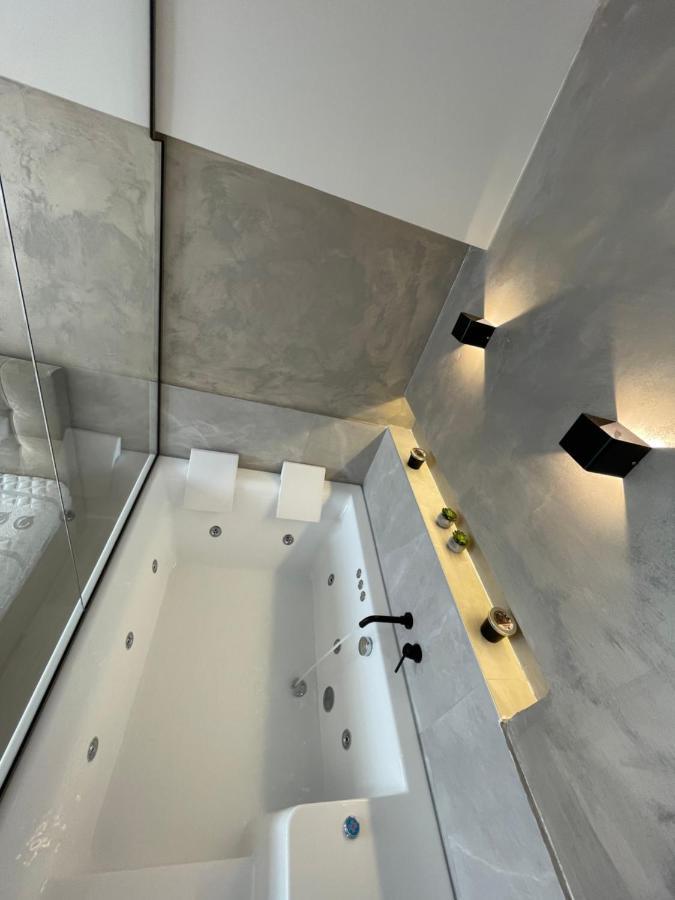 Jacuzzi Suite Ladadika Tesalónica Exterior foto